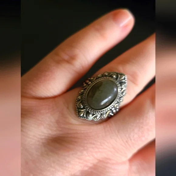 Gray Labradorite Silver Ring - Picture 1 of 8